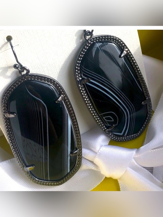 Kendra Scott Jewelry - NWOT RARE & Retired Kendra Scott Danielle Earrings Black Banded Agate & Gunmetal